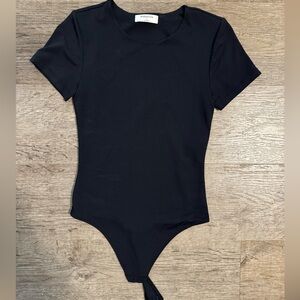 ARITZIA Babaton short sleeve round neck body suit in black/ size S